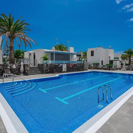 Cozy - 150 Meters From The Beach, Free Wi-fi 아파트
